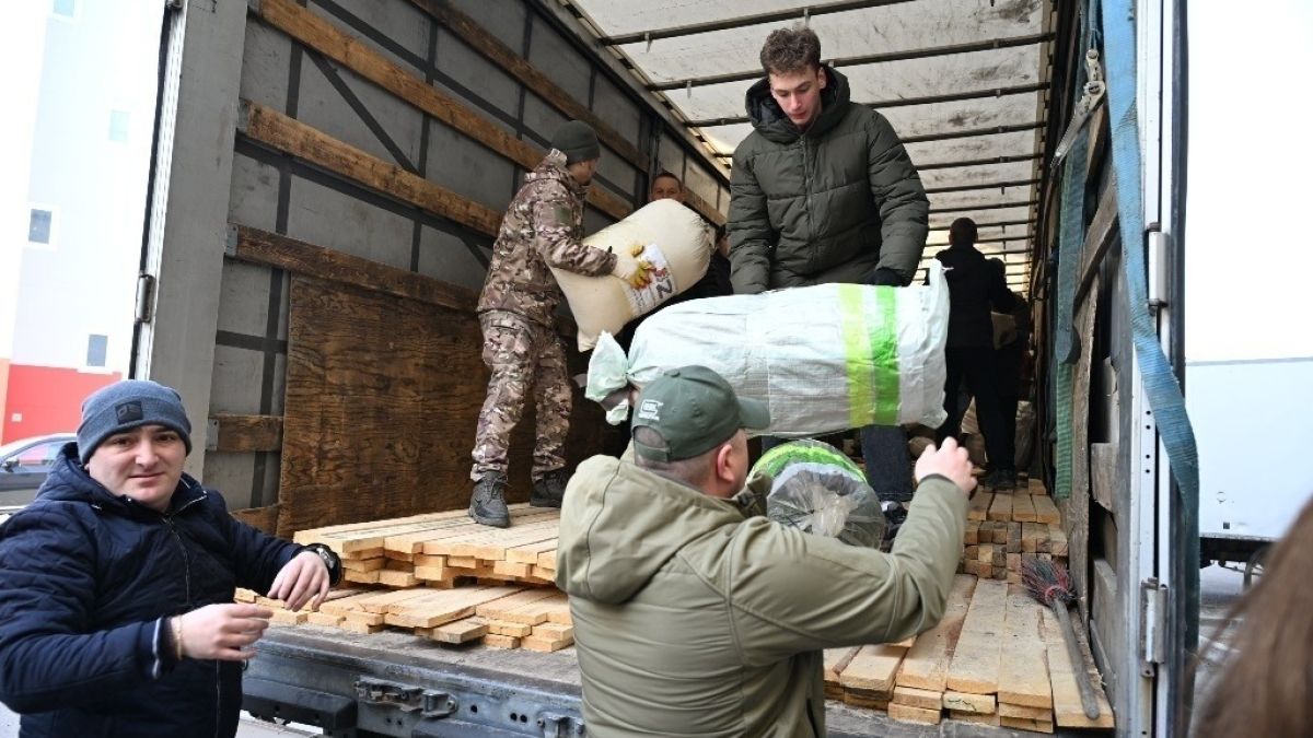 Общее дело: благоустройство памятных мест, отправка гуманитарной помощи и личные приемы граждан