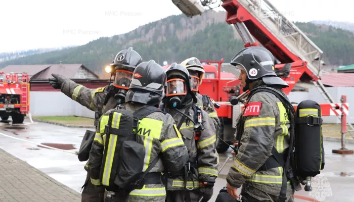Пожарно-тактические учения прошли в спорткомплексе в Горно-Алтайске