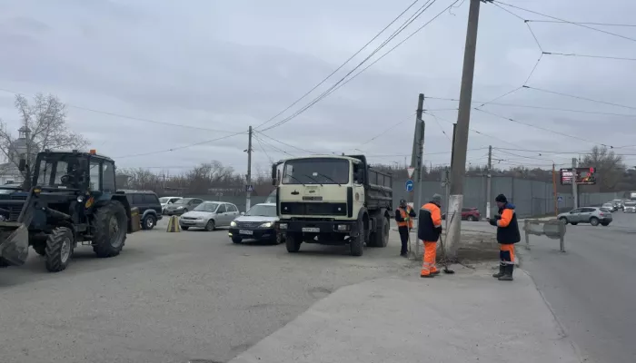 Барнаульские дороги убирают в чистый четверг: где идут работы
