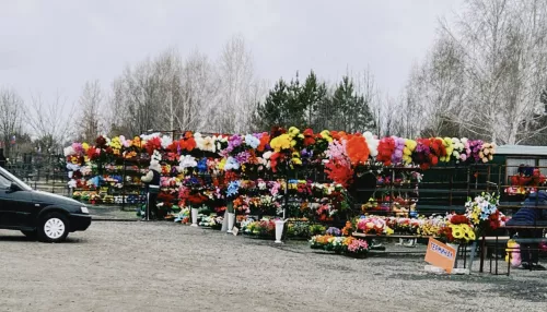 Что обязательно нужно сделать на кладбище в Родительский день