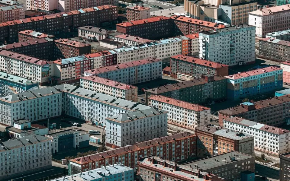 Фотограф снял город без деревьев с высоты. Жесткие урбанистические кадры