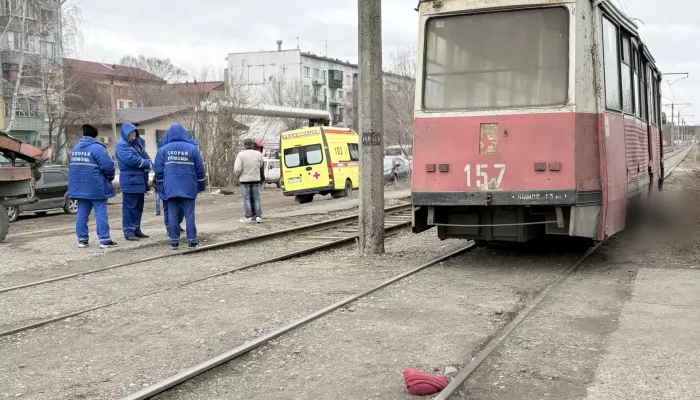 Трамвай наехал на пешехода в районе Трест в Бийске