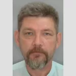 Полиция ищет стрелка, который при задержании убил полицейского и ранил троих. Фото