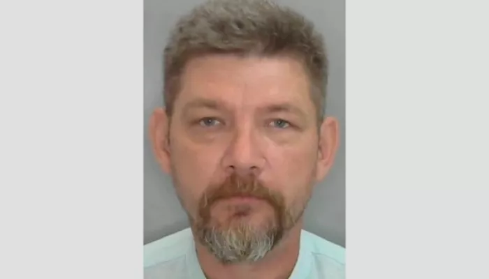 Полиция ищет стрелка, который при задержании убил полицейского и ранил троих. Фото