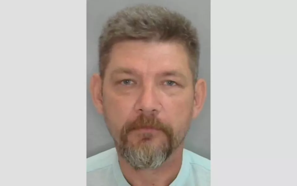 Полиция ищет стрелка, который при задержании убил полицейского и ранил троих. Фото