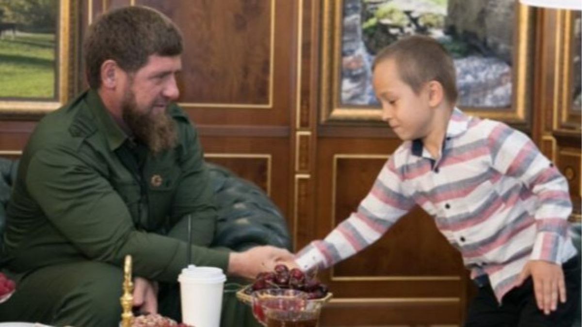 В Чечне рассказали о судьбе шестилетнего "охранника" Кадырова 