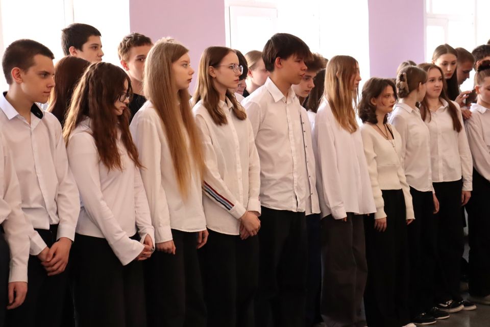 В барнаульской гимназии появился мурал в честь Василия Шукшина