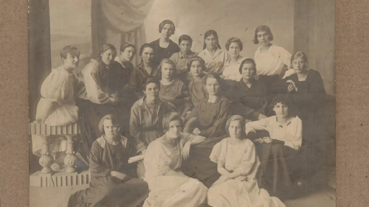 Шляпки, банты и манто: как выглядели модницы Алтая сотню лет назад. Фотоархив