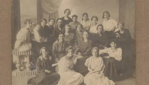 Шляпки, банты и манто: как выглядели модницы Алтая сотню лет назад. Фотоархив