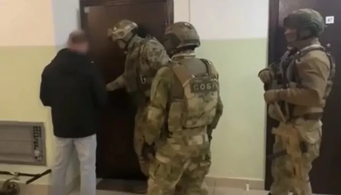 Алтайские силовики помогли задержать членов ОПГ, обманывавшей семьи погибших на СВО