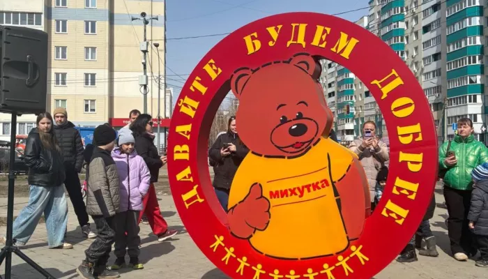 В Барнауле с участием Александра Реввы открыли стелу в честь проекта Михутка