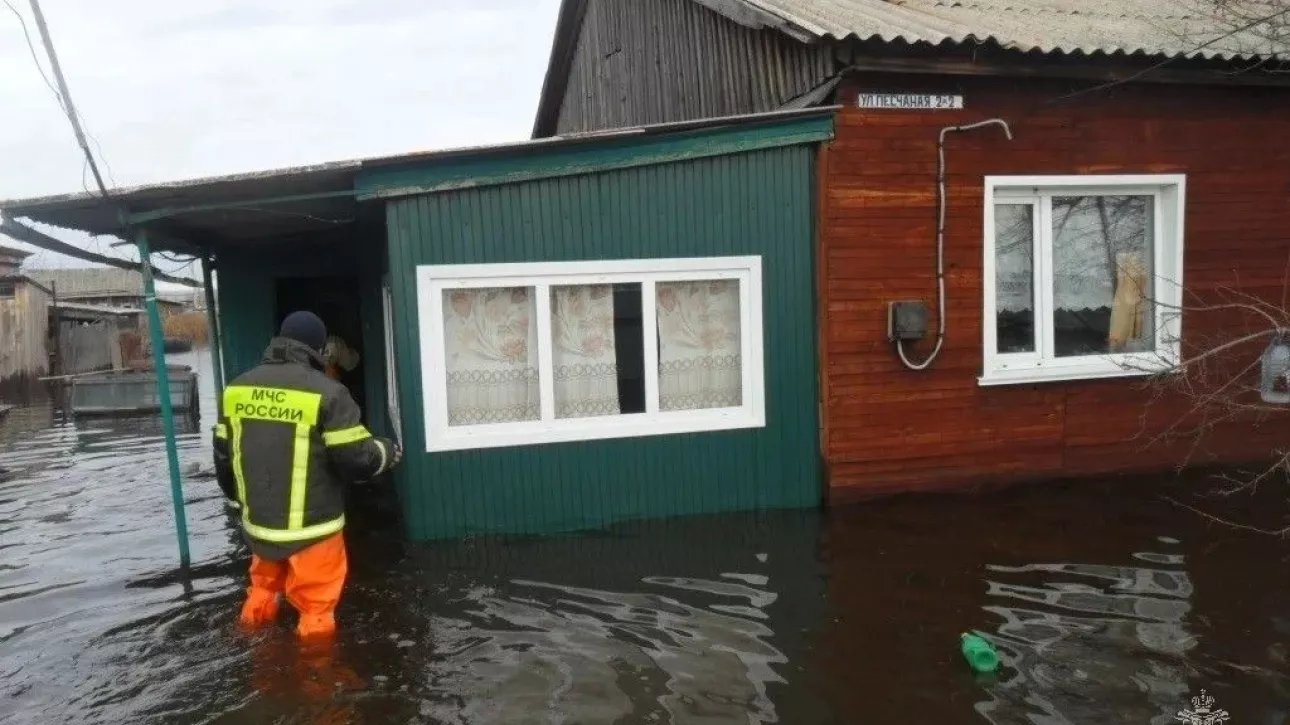 Числе подтопленных паводком домов снизилось в Алтайском крае