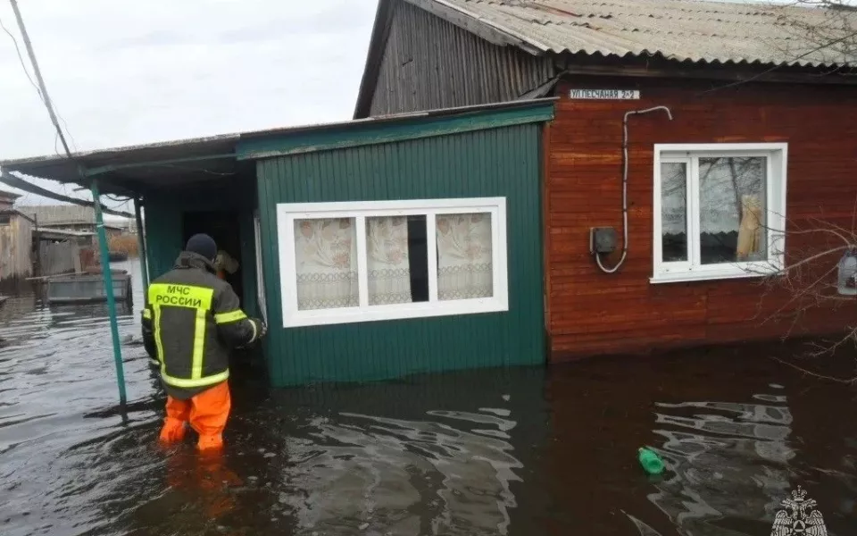 Числе подтопленных паводком домов снизилось в Алтайском крае