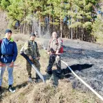 Пламя охватило порядка 15 соток сухой травы в Горно-Алтайске