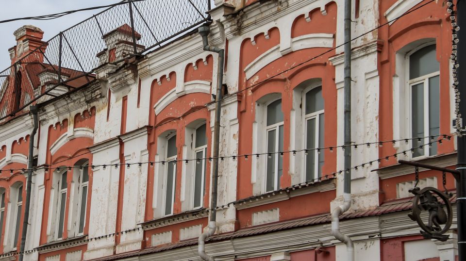 Магазин Второва на ул. Льва Толстого, 32. Начало реставрации. Апрель 2026 года