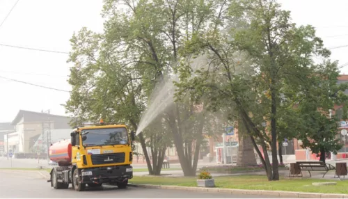 Улицы Барнаула будут поливать в усиленном режиме из-за аномальной жары