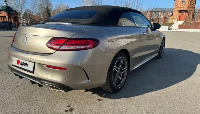 Спортивный Mercedes с агрессивным дизайном продают за 5 млн рублей в Барнауле. Фото