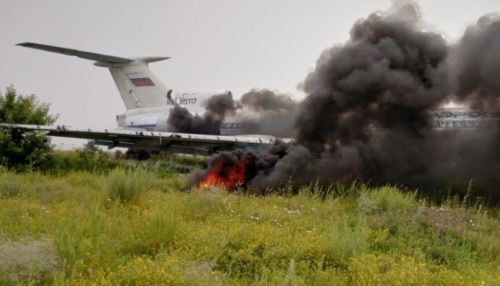 Горящий ТУ-154 потушили в аэропорту Барнаула