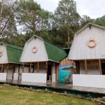 Турбазу у реки продают в Горном Алтае за 20 млн рублей. Фото