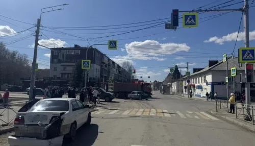 В Горно-Алтайске пенсионер на Toyota Carina устроил массовое ДТП. Видео