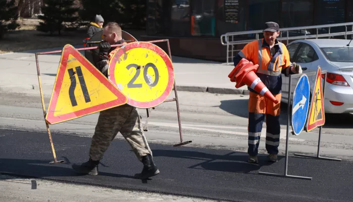 В Барнауле ремонтируют проезжую часть на участке проспекта Ленина. Фото