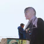 В Барнауле помыли памятник Ленину после ремонта постамента. Фоторепортаж