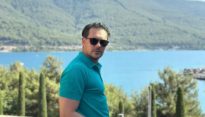 Стало известно, что актер Милош Бикович получает за съемочный день до 2 млн рублей