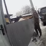 В Горном Алтае бесправный лихач облил полицейских горючим и угрожал им поджогом