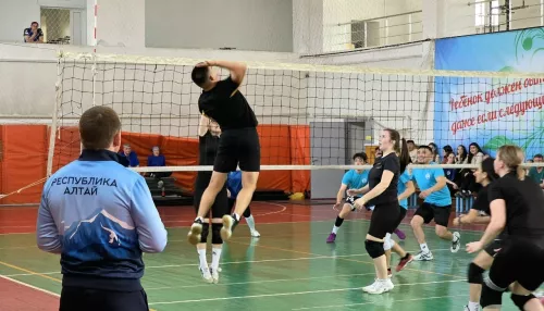 В Горно-Алтайске прошел Кубок главы Республики Алтай по волейболу
