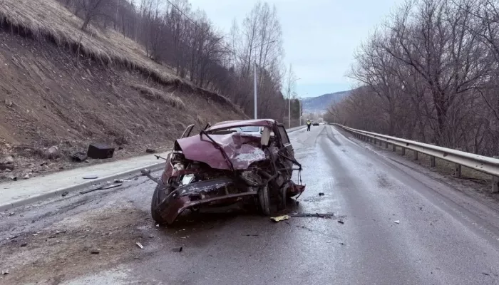 В жестком ДТП c ВАЗом и Chevrolet Niva в Республике Алтай пострадали шесть человек