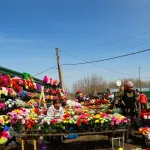 Барнаульцы массово отправились на кладбища в Родительский день. Фоторепортаж