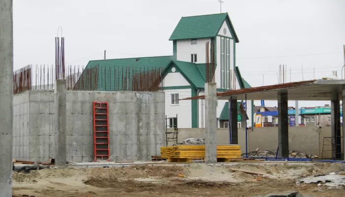 Фундамент и первые стены: как в новостройках Барнаула возводят новую поликлинику. Фото