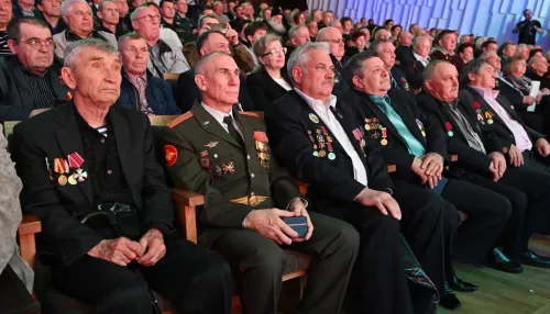 Алтайских ликвидаторов чернобыльской катастрофы чествовали в концертном зале Сибирь