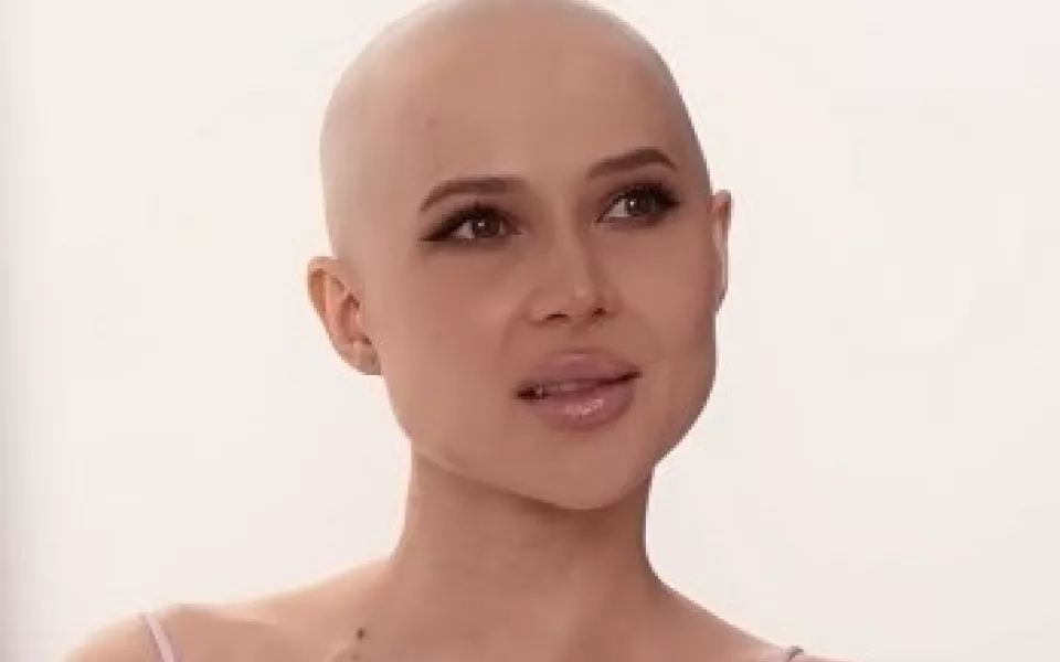 Лерчек со слезами представила новый бренд на фоне борьбы с раком. Фото и видео