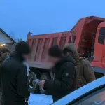 Бизнесмены накопали у аэропорта Барнаула 4,5 тысячи тонн земли и продали под овощи