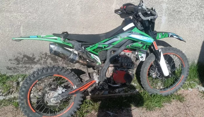 Мотоцикл Regulmoto перевернулся в Республике Алтай: водитель серьезно пострадал