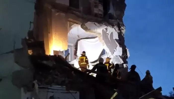 Еще двое под завалами: что известно об обрушении подъезда дома в Сызрани