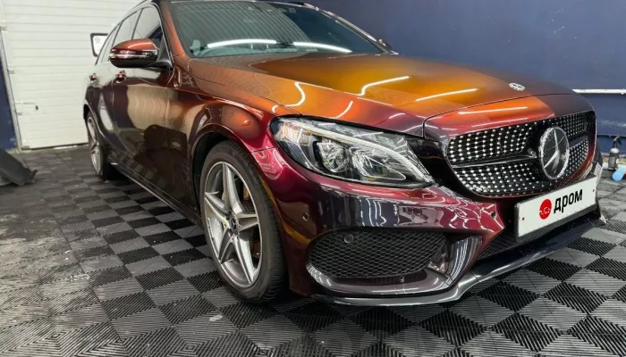 Премиальную иномарку в необычном цвете-хамелеоне продают в Барнауле. Фото