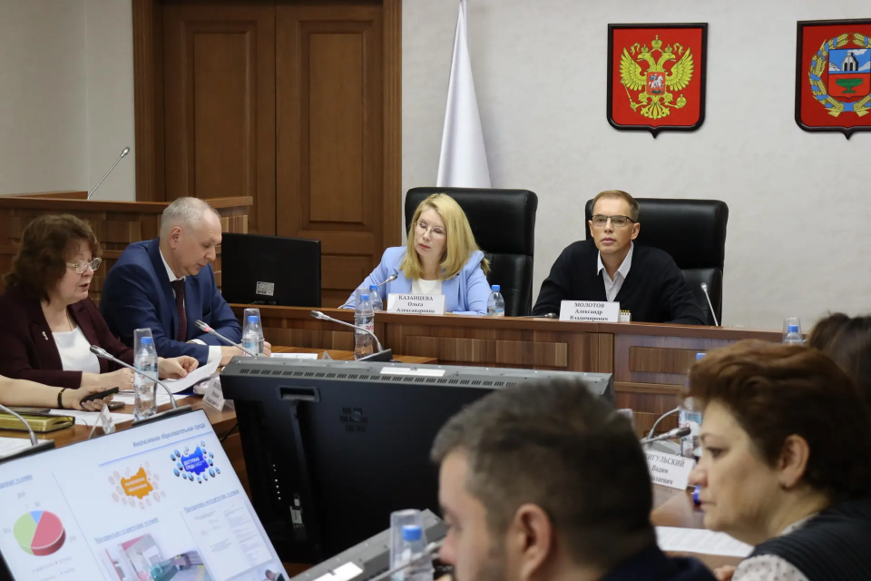 Круглый стол "Обеспечение доступности инклюзивного образования для детей и подростков с расстройствами аутистического спектра (РАС): состояние, механизмы поддержки и пути решения проблем в Алтайском крае"