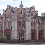 Три друга-бизнесмена в складчину восстановили пассаж купца Клевцова в Бийске. Фото