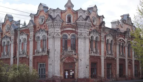 Три друга-бизнесмена в складчину восстановили пассаж купца Клевцова в Бийске. Фото