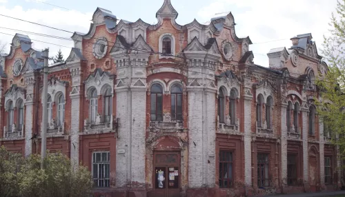 Три друга-бизнесмена в складчину восстановили пассаж купца Клевцова в Бийске. Фото