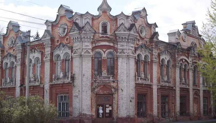 Три друга-бизнесмена в складчину восстановили пассаж купца Клевцова в Бийске. Фото