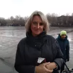 Сибирячка умерла после падения с четвертого этажа, спасаясь от избивавшего ее ухажера