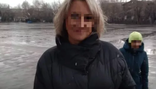 Сибирячка умерла после падения с четвертого этажа, спасаясь от избивавшего ее ухажера