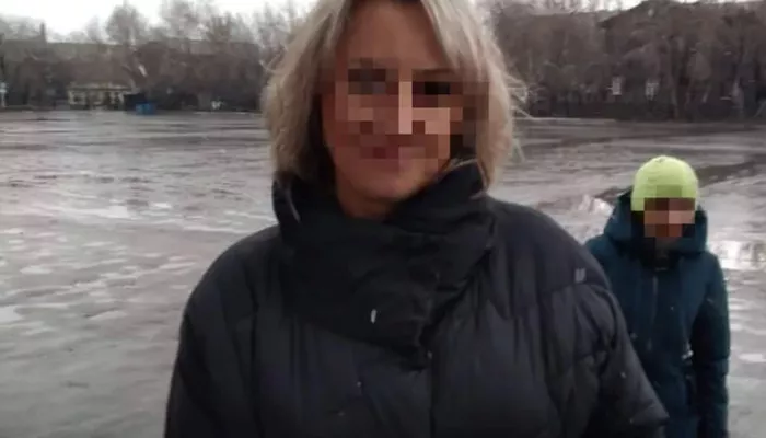 Сибирячка умерла после падения с четвертого этажа, спасаясь от избивавшего ее ухажера