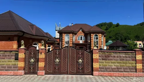 Огромный замок продают в Майме за 120 млн рублей. Фото