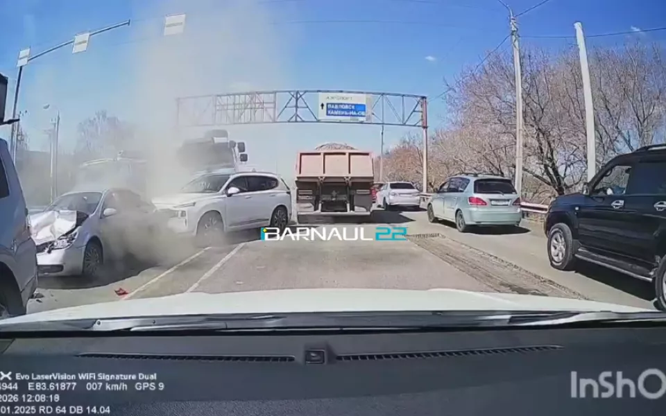 Двое взрослых и ребенок пострадали в ДТП с бетономешалкой в Барнауле