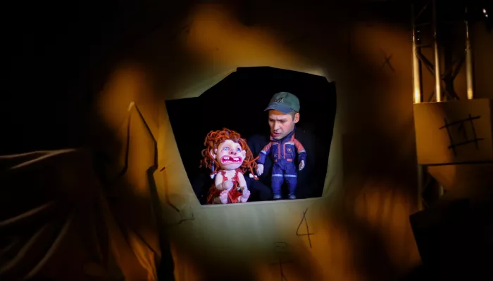 Древние тени, петрушки и Денни: как археолог зажег в спектакле о Денисовой пещере