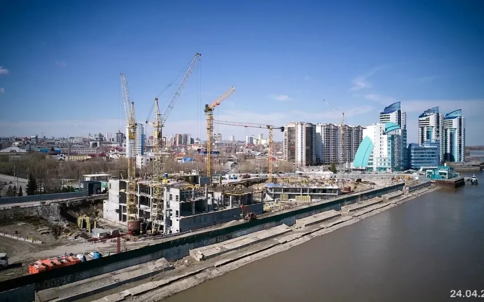 Башни-визитки у Оби. Самая масштабная и сложная стройка в Барнауле пошла ввысь